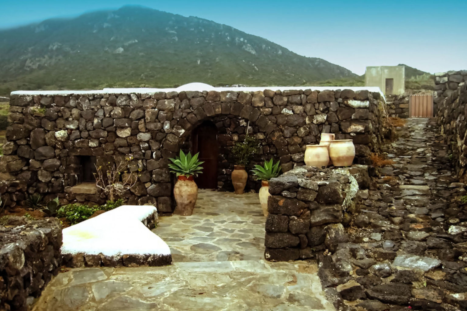 ca-nova-riqualificazione-spazi-materiali-pregio-pantelleria-damuso-dopo-23